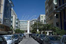 Image du Maroc Professionnelle de  Le Zenith Business Center, à droite situé au cœur du premier parc d'affaires marocain prospère dans le nouveau quartier d'affaires de Sidi Maârouf à mi- chemin entre l'Aéroport international Mohamed V et le centre ville, Mardi 19 Juin, 2012. (Photo / Abdeljalil Bounhar) 